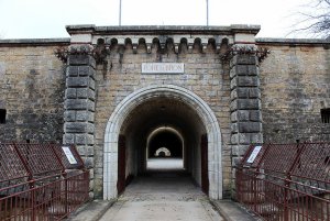 Entrée du fort de Bron (source Wikipédia)
