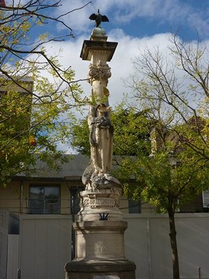 Monument aux morts, place de la mairie, Ecully